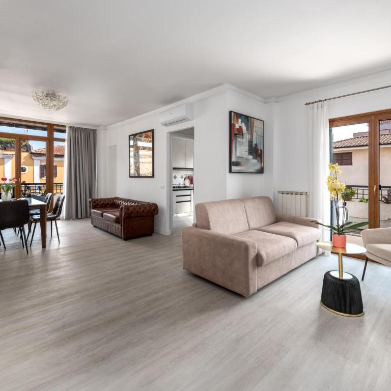 La Casa del Tomo - Metro A - Parcheggio Privato - 6 ospiti - Appartamento con 2 Camere da Letto - 1