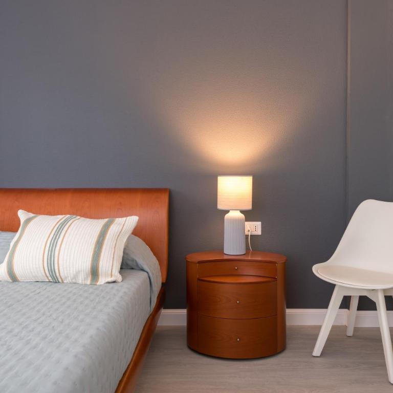 La Casa del Tomo - Metro A - Parcheggio Privato - 6 ospiti - Appartamento con 2 Camere da Letto - 18