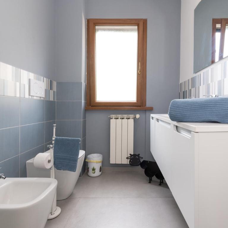 La Casa del Tomo - Metro A - Parcheggio Privato - 6 ospiti - Appartamento con 2 Camere da Letto - 6