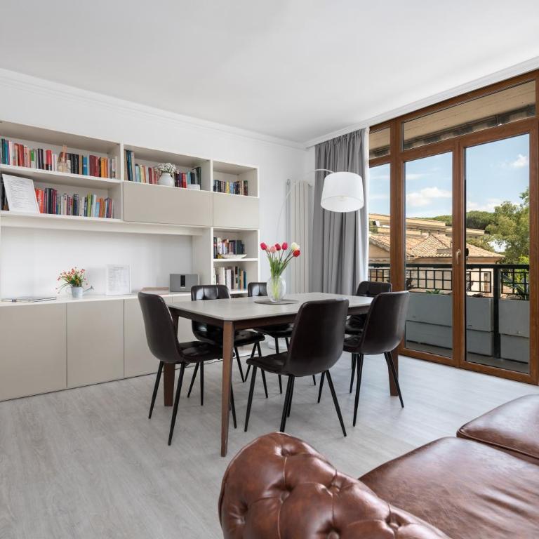 La Casa del Tomo - Metro A - Parcheggio Privato - 6 ospiti - Appartamento con 2 Camere da Letto - 56