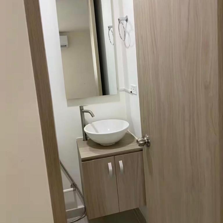Moderno y práctico, cerca del mar y el aeropuerto - Two-Bedroom Apartment - 14