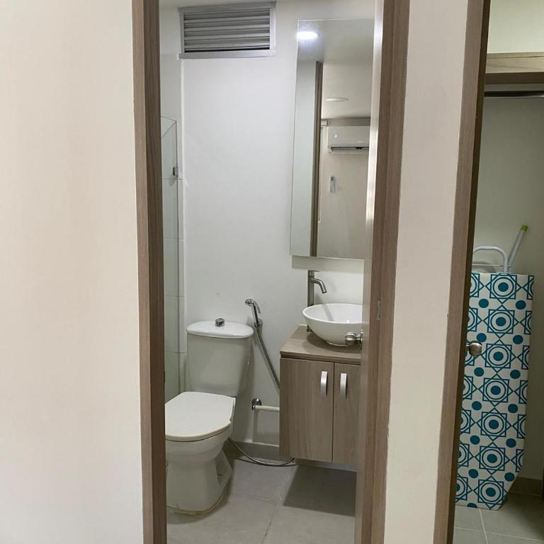 Moderno y práctico, cerca del mar y el aeropuerto - Two-Bedroom Apartment - 13