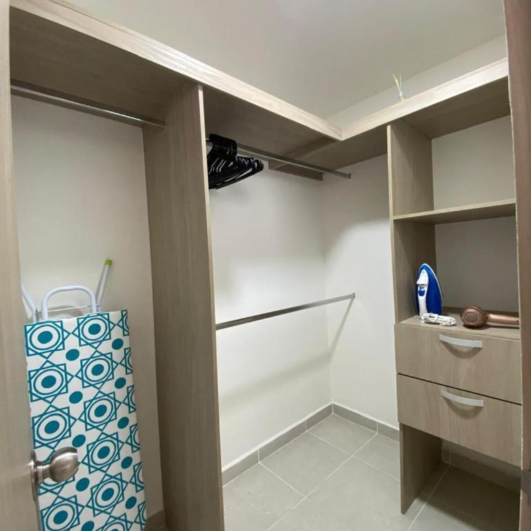 Moderno y práctico, cerca del mar y el aeropuerto - Two-Bedroom Apartment - 16