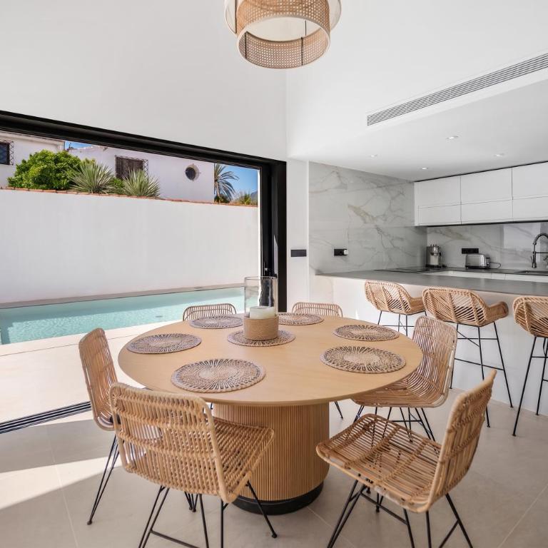 Beachside Villa 8 Ensuite 2 Private Pools - Villa - 72