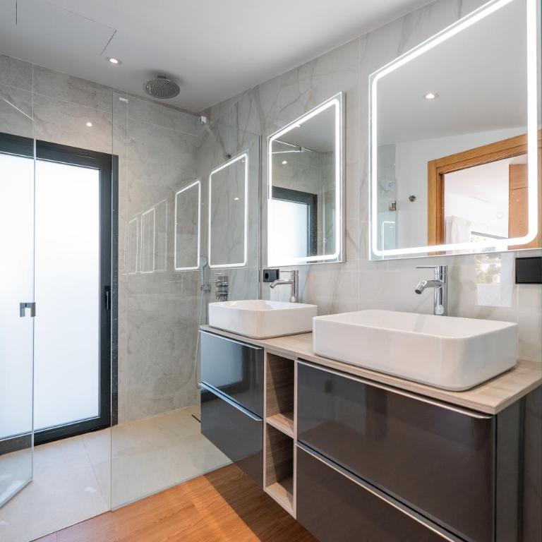 Beachside Villa 8 Ensuite 2 Private Pools - Villa - 87
