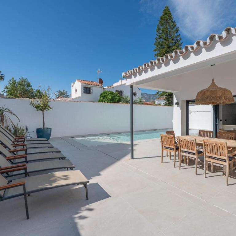 Beachside Villa 8 Ensuite 2 Private Pools - Villa - 93