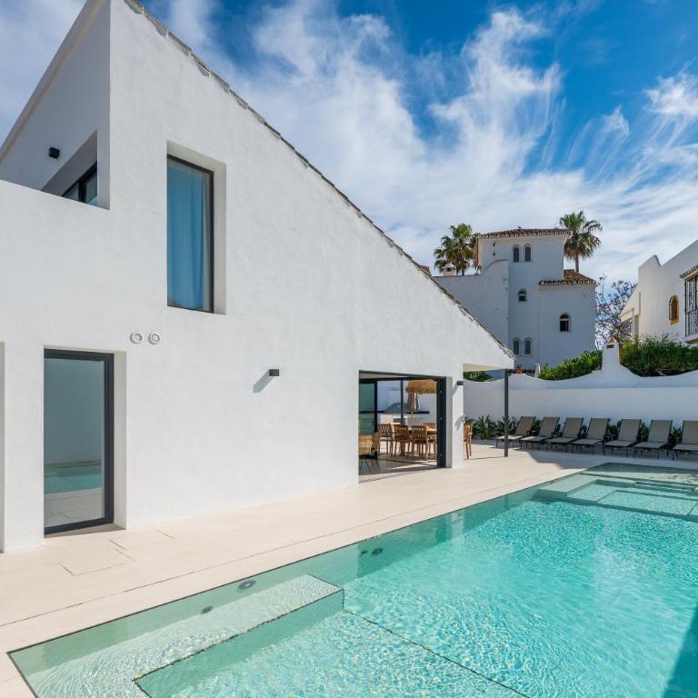 Beachside Villa 8 Ensuite 2 Private Pools - Villa - 94