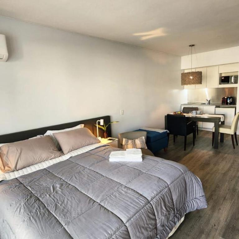 Pressed linens Open 24 Free Wi Fi Skyline Studio - One-Bedroom Apartment - 12