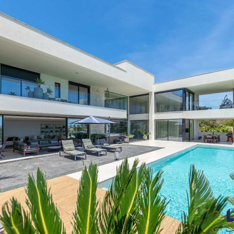 Villa Rabella - 5BR Luxury Seaviews Amenities - Villa - 1