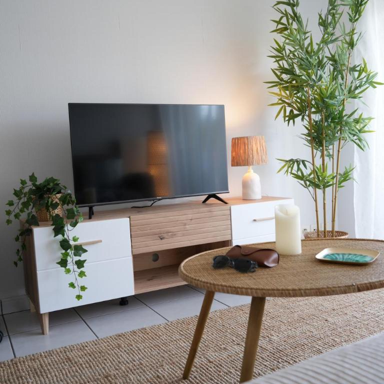 T2 Lumineux Plage à 30m avec Parking Privé - Apartment - 1