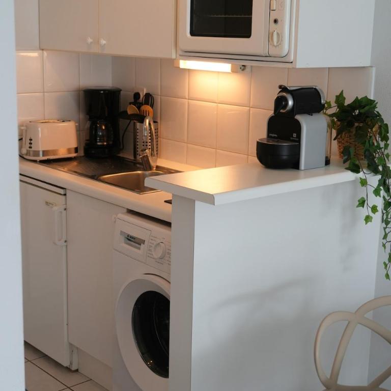T2 Lumineux Plage à 30m avec Parking Privé - Apartment - 11