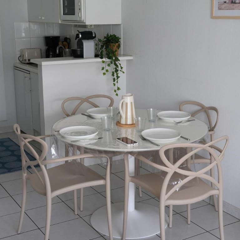 T2 Lumineux Plage à 30m avec Parking Privé - Apartment - 12