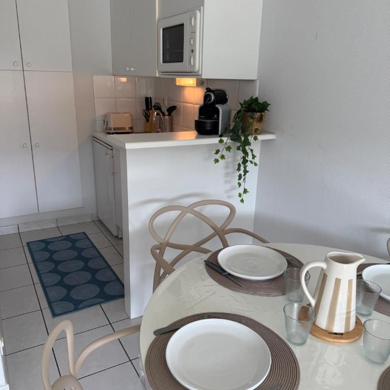 T2 Lumineux Plage à 30m avec Parking Privé - Apartment - 13