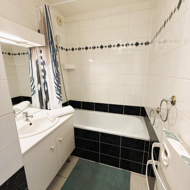 T2 Lumineux Plage à 30m avec Parking Privé - Apartment - 21