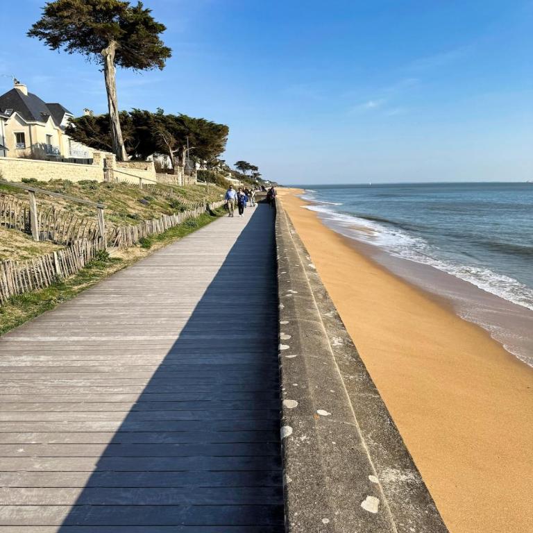 T2 Lumineux Plage à 30m avec Parking Privé - Apartment - 26