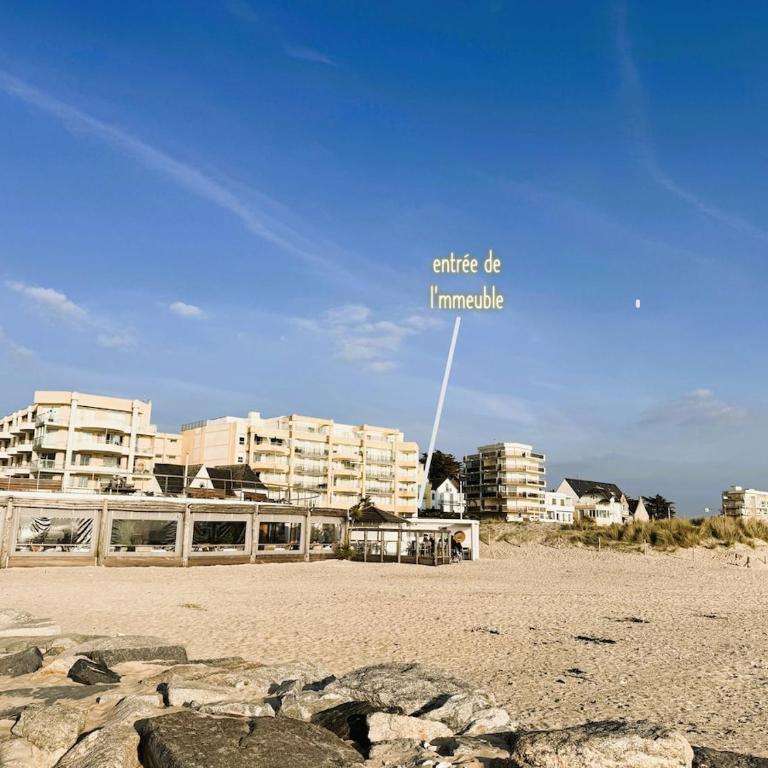 T2 Lumineux Plage à 30m avec Parking Privé - Apartment - 25