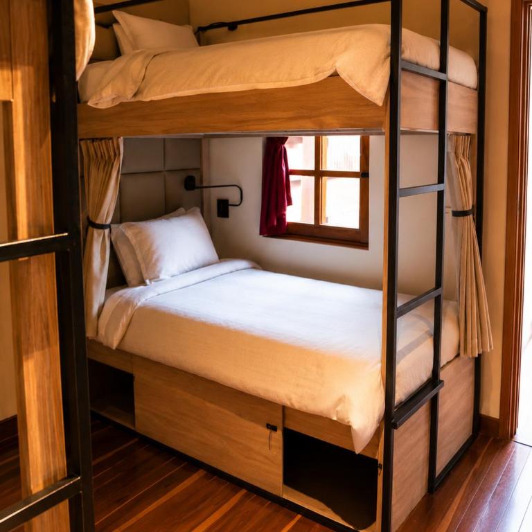Casa Dreamer Bogotá - Cama en habitación femenina compartida de 4 camas - 5