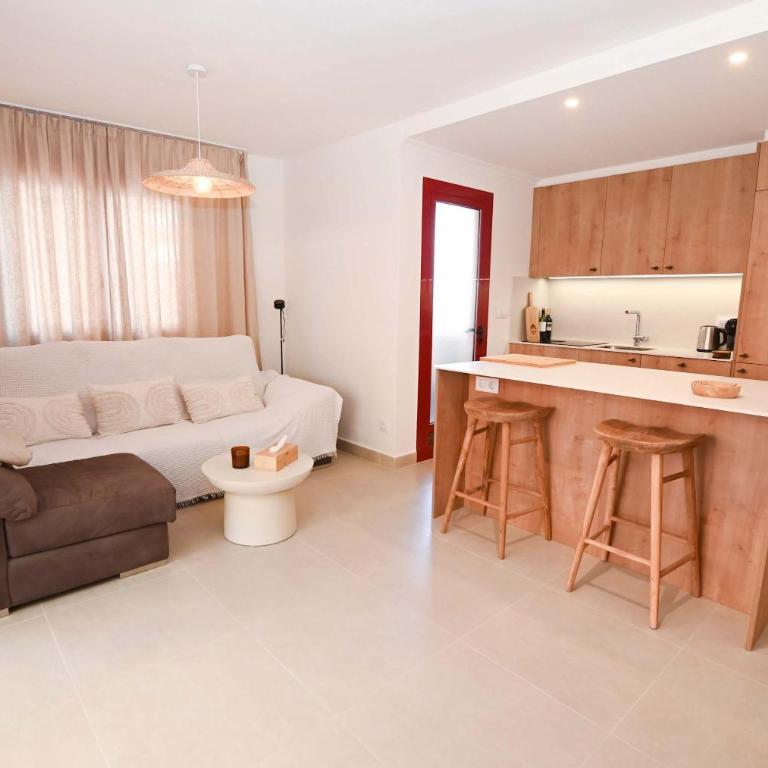 Ibiza Style Beachfront Apartment - Sea View & Pool - Apartamento - 4