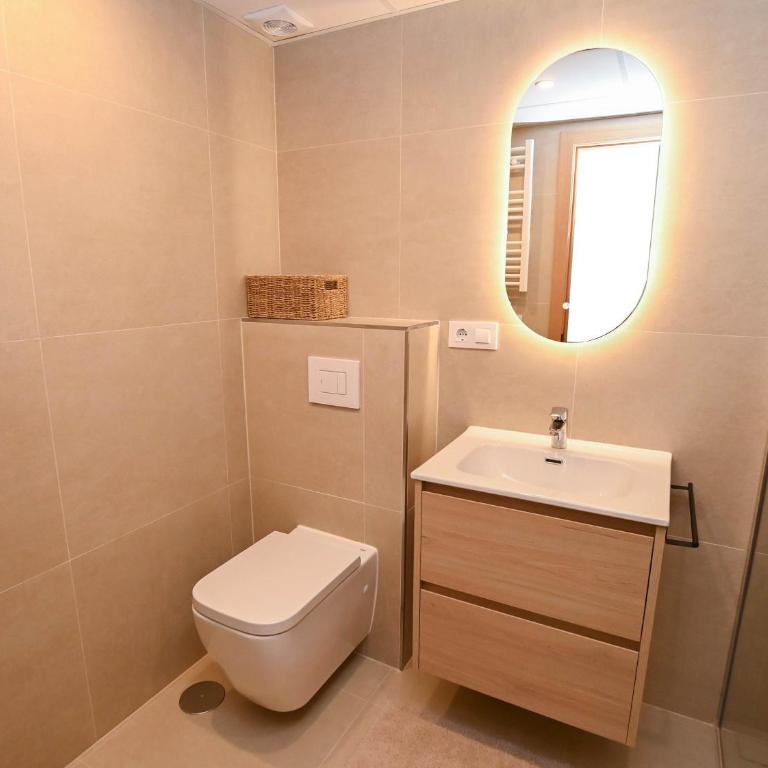 Ibiza Style Beachfront Apartment - Sea View & Pool - Apartamento - 7