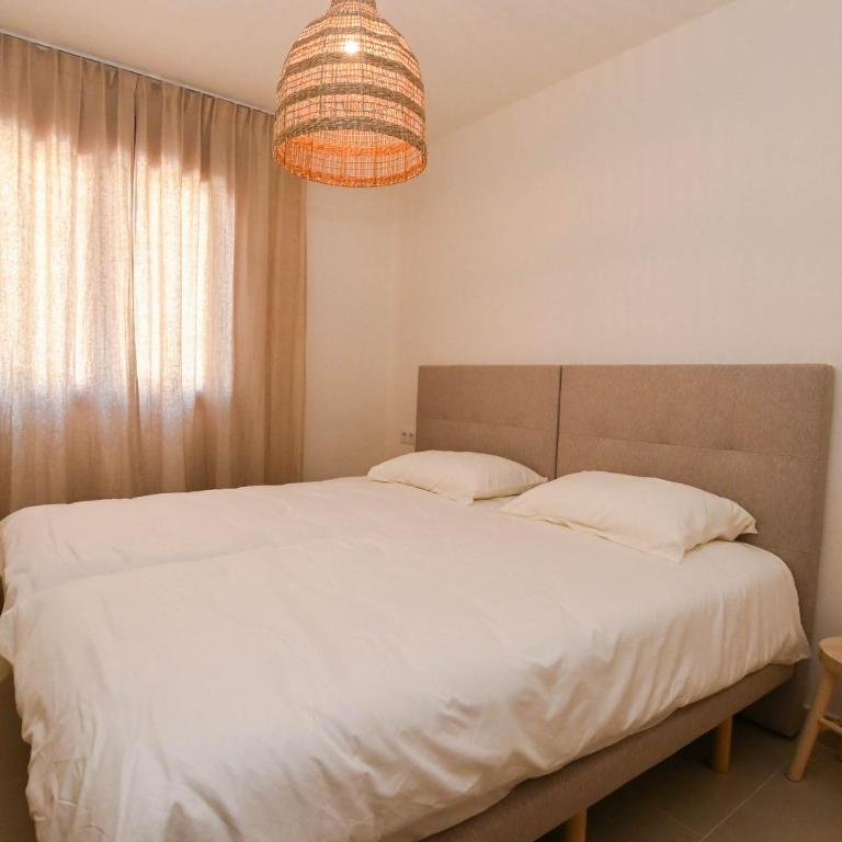 Ibiza Style Beachfront Apartment - Sea View & Pool - Apartamento - 9