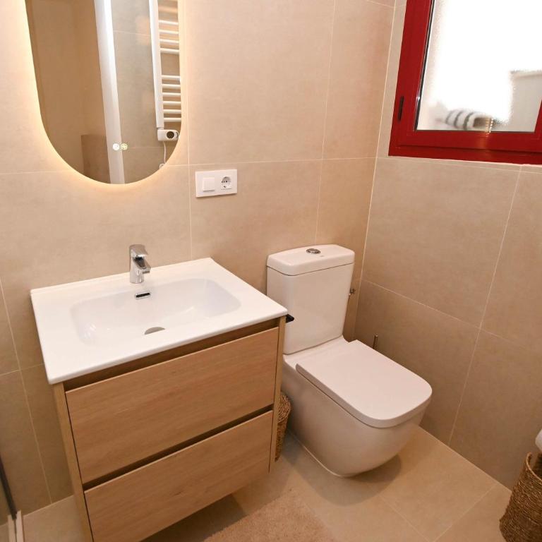 Ibiza Style Beachfront Apartment - Sea View & Pool - Apartamento - 11