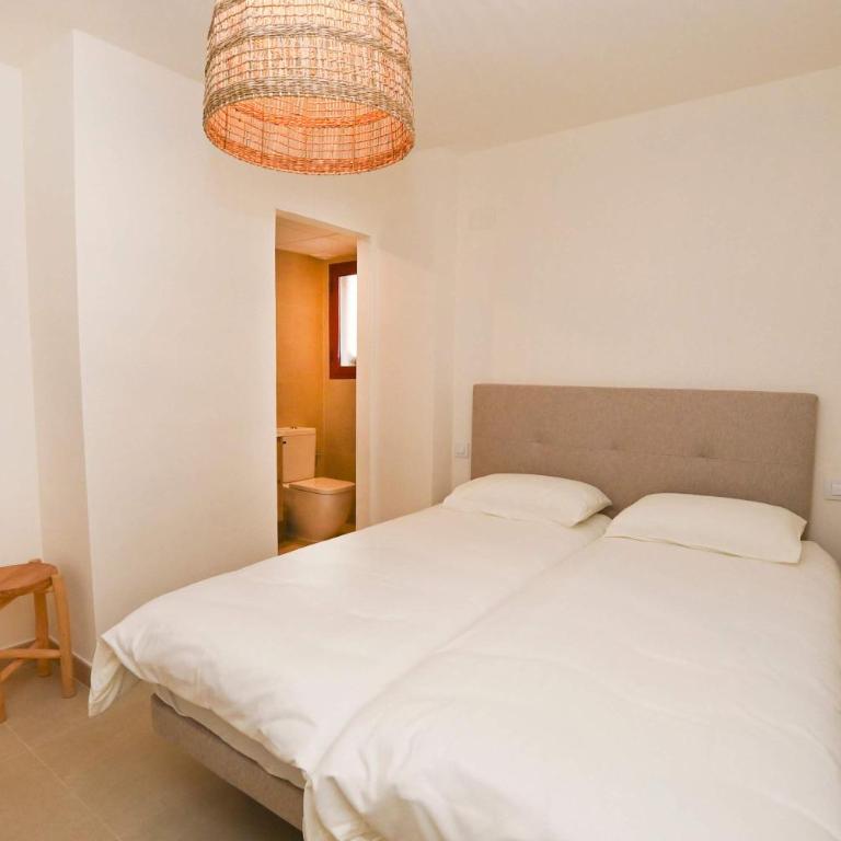 Ibiza Style Beachfront Apartment - Sea View & Pool - Apartamento - 13