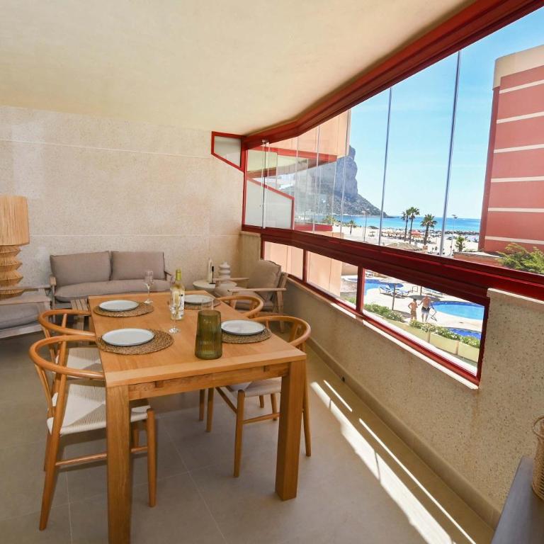 Ibiza Style Beachfront Apartment - Sea View & Pool - Apartamento - 17