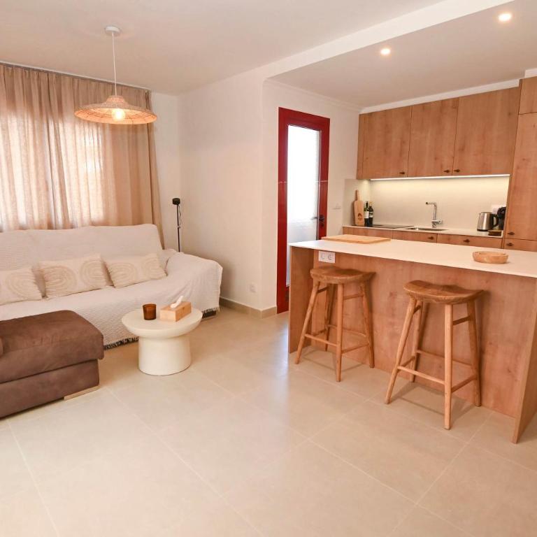 Ibiza Style Beachfront Apartment - Sea View & Pool - Apartamento - 20