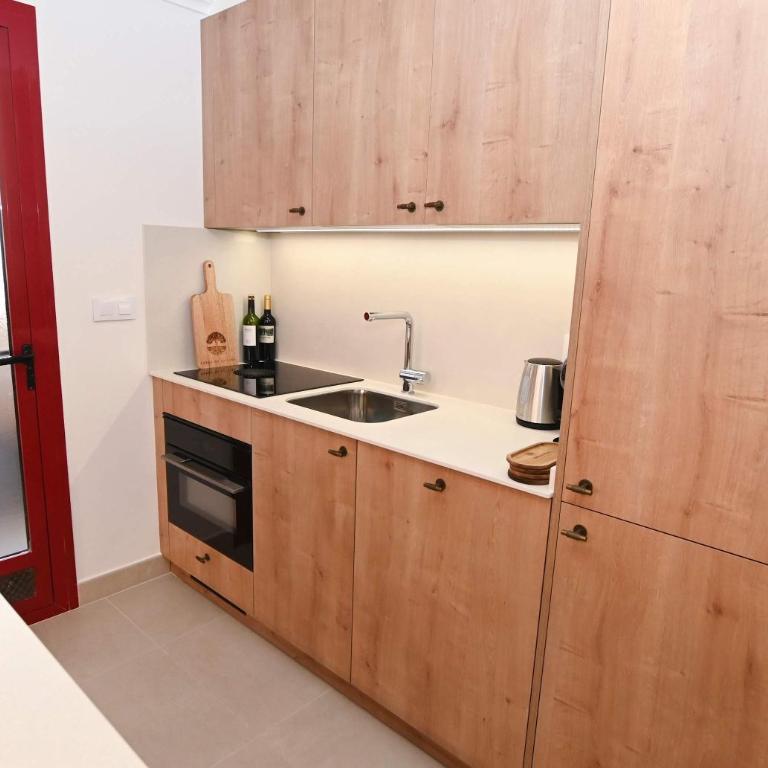 Ibiza Style Beachfront Apartment - Sea View & Pool - Apartamento - 18