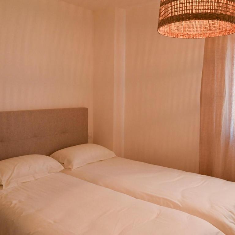 Ibiza Style Beachfront Apartment - Sea View & Pool - Apartamento - 24