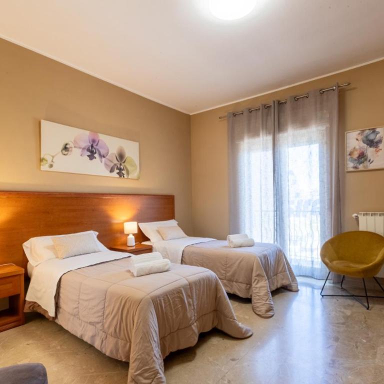 La Zagara Rooms - Porto di Milazzo - Camera Familiare con Balcone - 3
