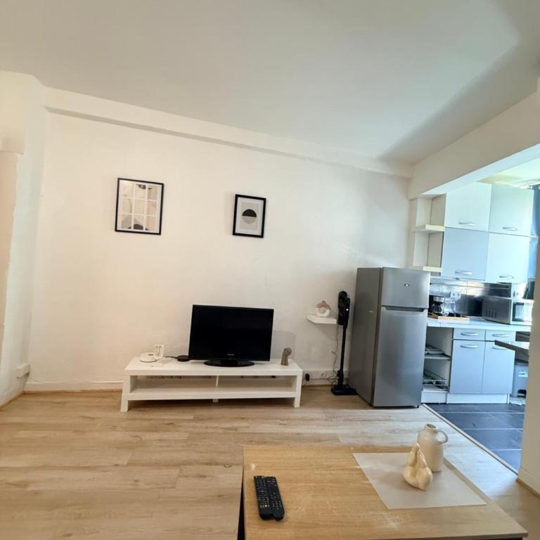 Lovely 3 rooms Nice riquier next to Port with AC! - Appartement 2 Chambres - 18