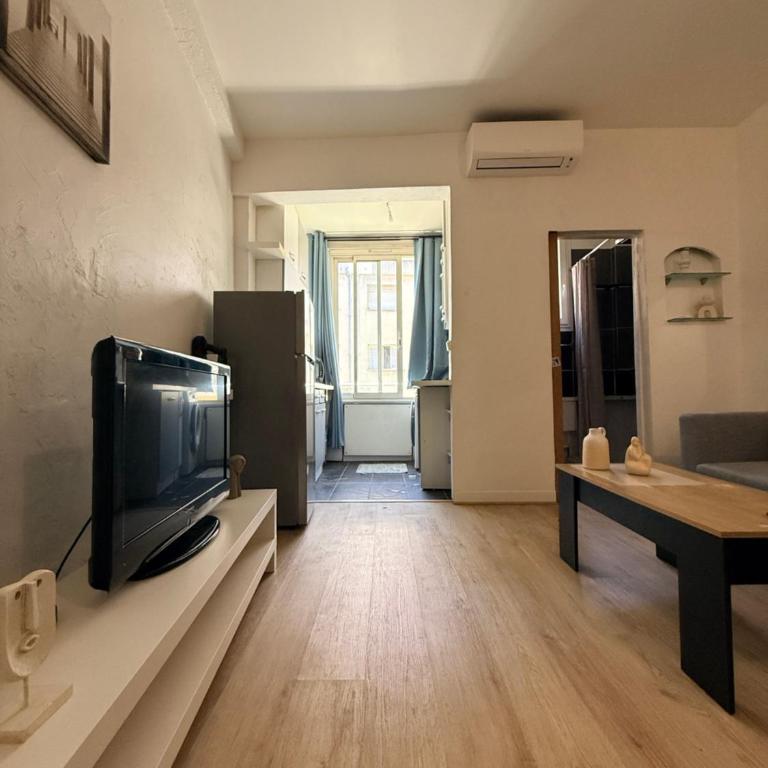 Lovely 3 rooms Nice riquier next to Port with AC! - Appartement 2 Chambres - 19