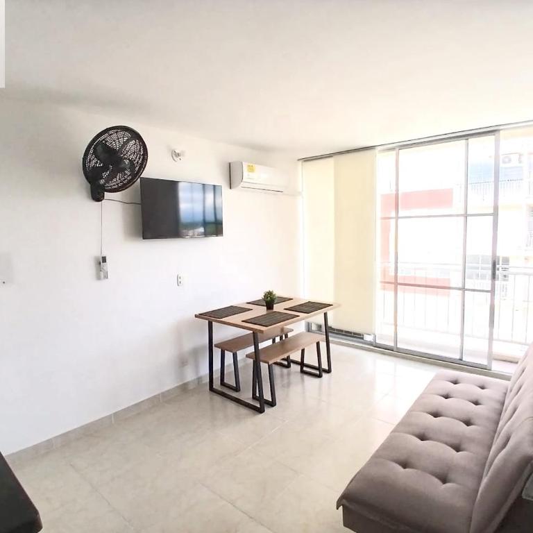 Five Homes Ricaurte - Two-Bedroom Apartment with Balcony - 5