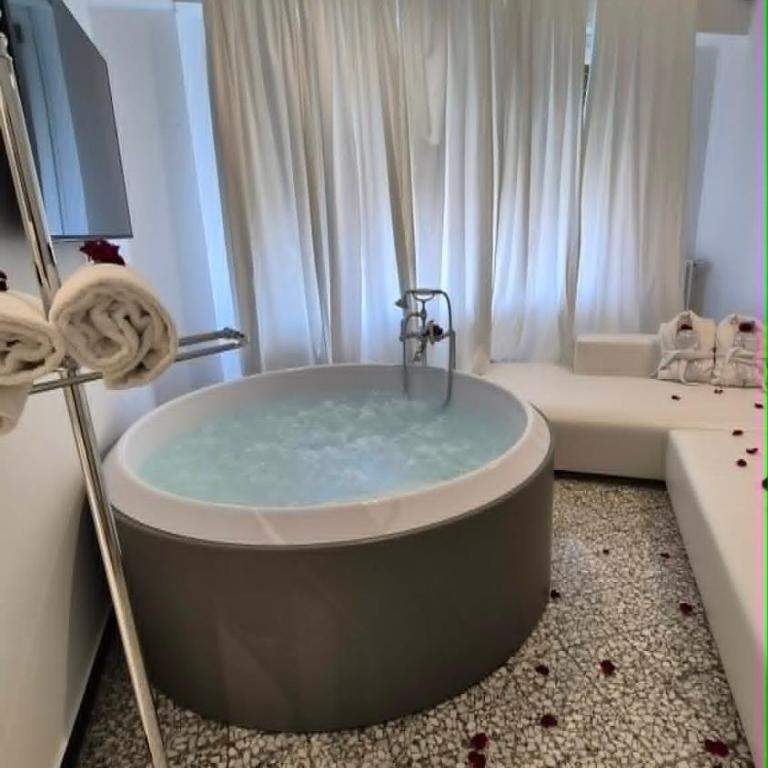 Eveline Portosole Hotel - Suite Deluxe con Vasca Idromassaggio - 18
