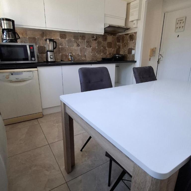 Bel Appartement et Parking - Apartamento de 1 dormitorio - 20