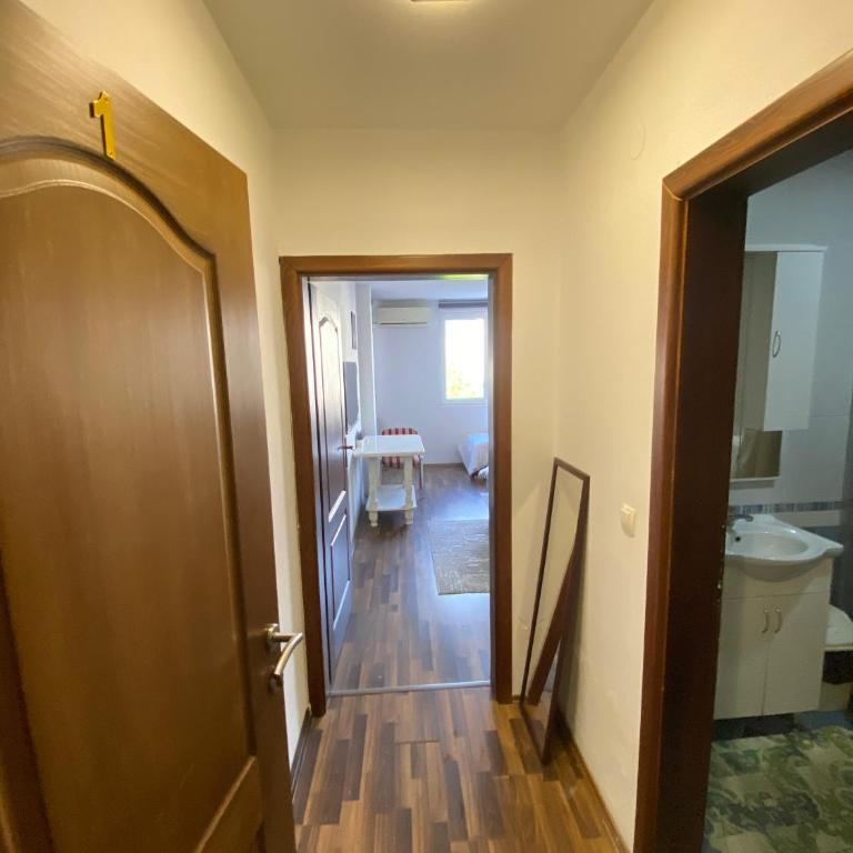Otoka Hostel - Dvokrevetna Soba sa Bračnim Krevetom i Sopstvenim Kupatilom - 4