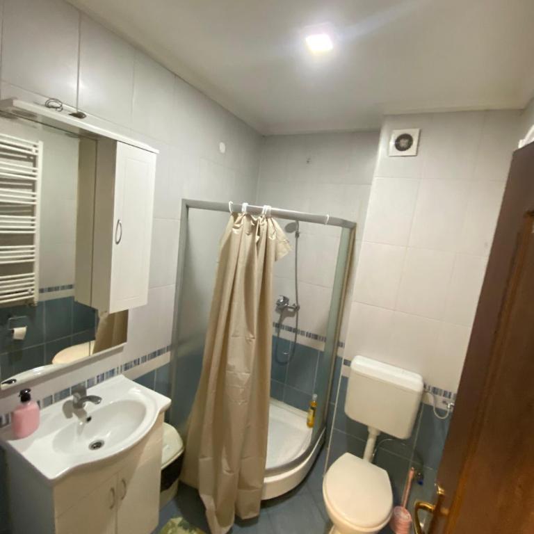 Otoka Hostel - Dvokrevetna Soba sa Bračnim Krevetom i Sopstvenim Kupatilom - 3