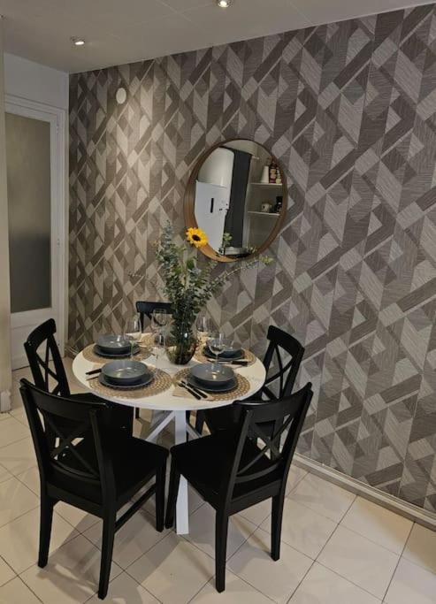 2 bedrooms, 2 bathrooms, 2 balconys - Two-Bedroom Apartment - 38