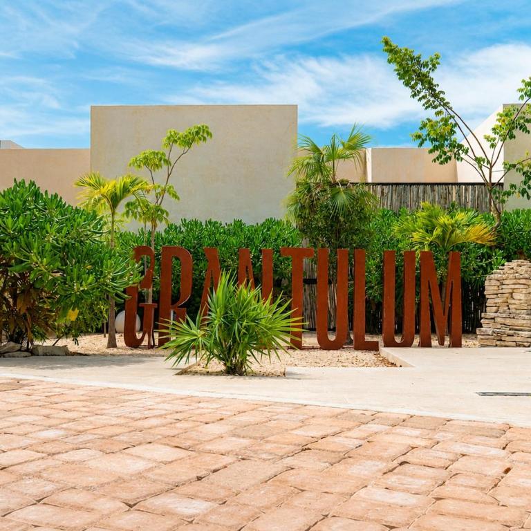 2-Story Penthouse with Private Jacuzzi 5 Min Beach - Penthouse Apartment - 65