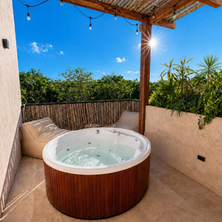 2-Story Penthouse with Private Jacuzzi 5 Min Beach - Penthouse Apartment - 17