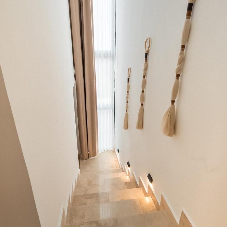 2-Story Penthouse with Private Jacuzzi 5 Min Beach - Penthouse Apartment - 28