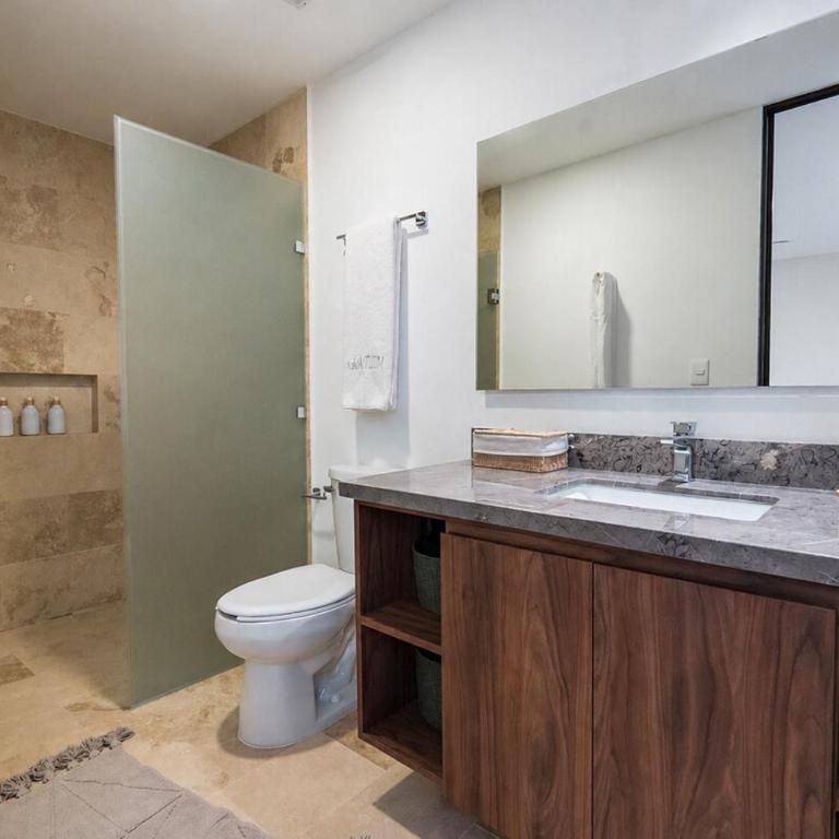 2-Story Penthouse with Private Jacuzzi 5 Min Beach - Penthouse Apartment - 32