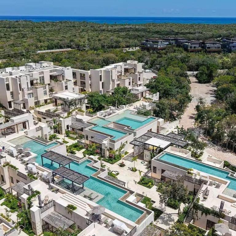 2-Story Penthouse with Private Jacuzzi 5 Min Beach - Penthouse Apartment - 14