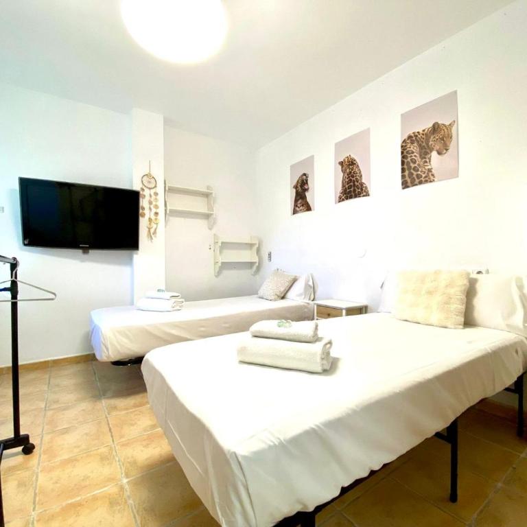 Estepona Center Retreat - Three-Bedroom Apartment - 7