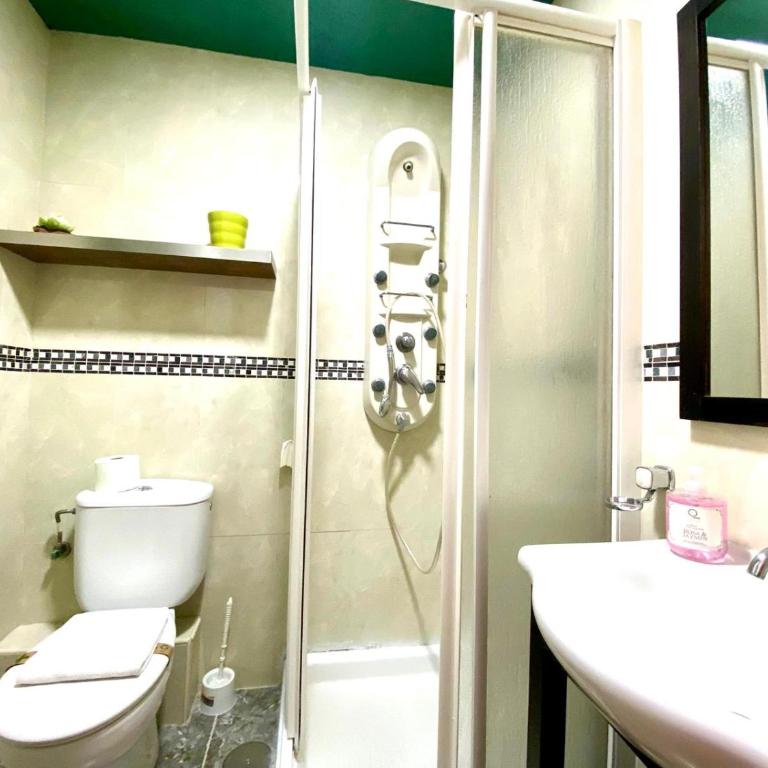 Estepona Center Retreat - Three-Bedroom Apartment - 9