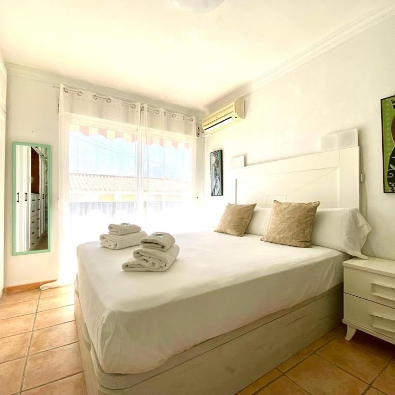 Estepona Center Retreat - Three-Bedroom Apartment - 12