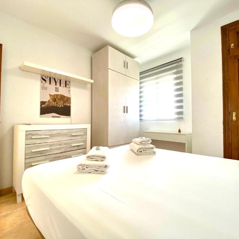 Estepona Center Retreat - Three-Bedroom Apartment - 16