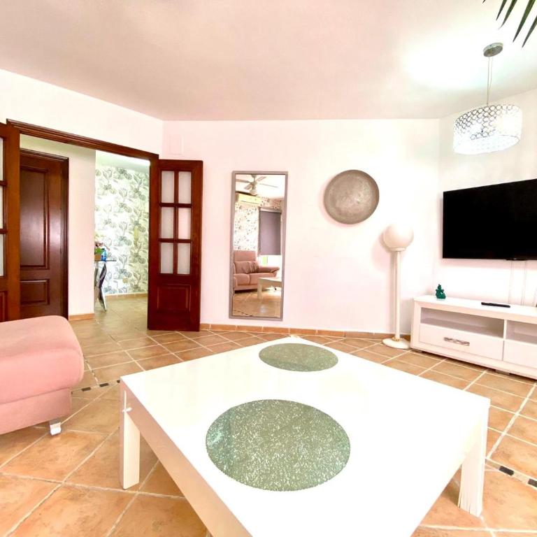 Estepona Center Retreat - Three-Bedroom Apartment - 17