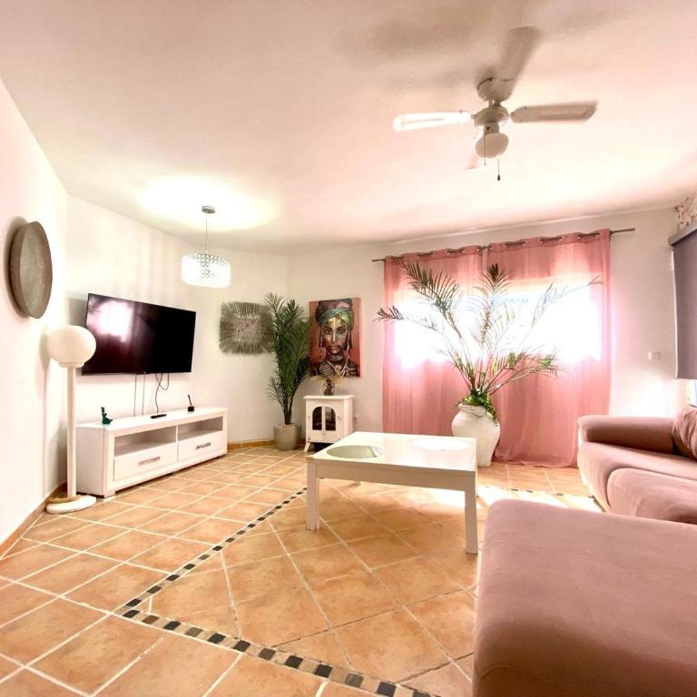 Estepona Center Retreat - Three-Bedroom Apartment - 18